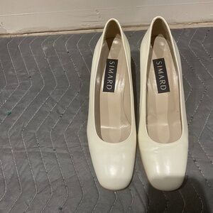 Simard Cream Leather Pumps.   Size 8 (39)